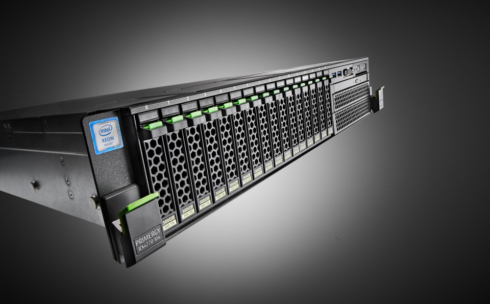FUJITSU Server PRIMERGY RX4770 M4 Quad Socket Rack Server